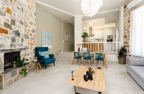 Asigonia Villa | Eumelia Iconic Villa, with Heated Pool & Whirlpool, BBQ, Close to amenities