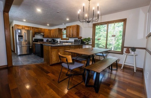 Eureka Springs House | Eureka House-Hot Tub-Game Room-2 Mi to Downtown