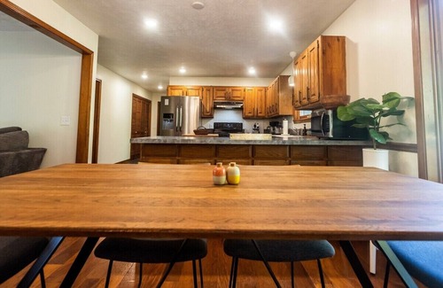 Eureka Springs House | Eureka House-Hot Tub-Game Room-2 Mi to Downtown