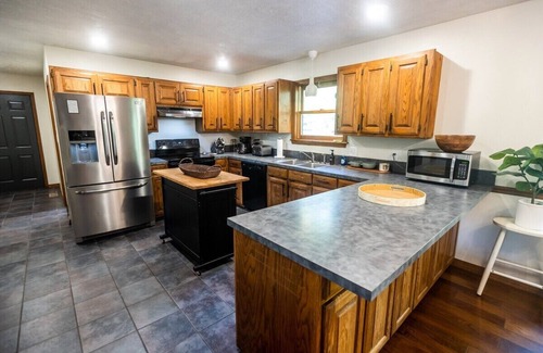 Eureka Springs House | Eureka House-Hot Tub-Game Room-2 Mi to Downtown