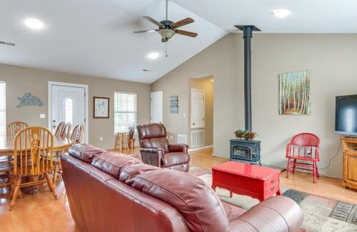 Sylvan Shores House | Eureka Springs Home about half Mi to Beaver Lake!
