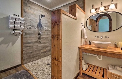 Eureka Springs House | Eureka Springs Vacation Rental w/ Pool & Hot Tub!