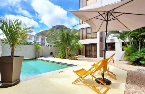 La Preneuse Apartment | EUREKA-SUR-MER Stylish & Cosy Apartment, 100 mts from beach, pool