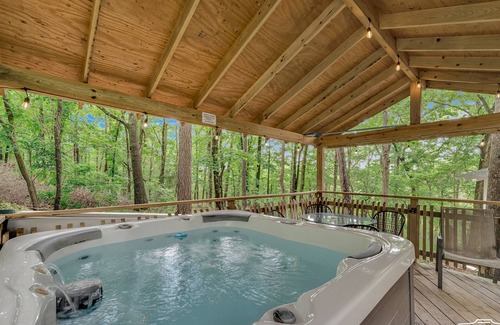 Eureka Springs Cottage | Eureka Uptown Garden Cottage