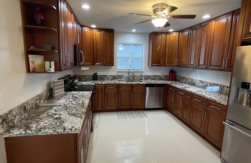 Lighthouse Point House | Euro Flair Home! Near beaches, stores and more!