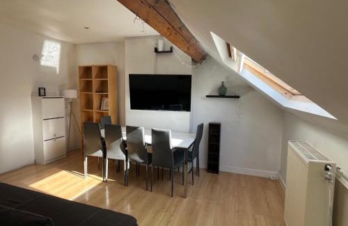 Wijk van de Squares Apartment | European District Apartment Thirteen