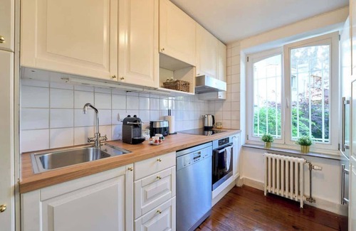 Wijk van de Squares House | European Union and Grand Place. Luxurious 6-BR Mansion