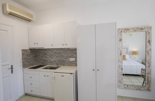 Apollonia House | Eutuxia Rooms & Studios