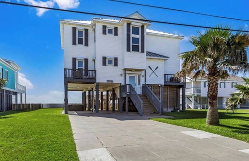Galveston House | EV Charger-Hot Tub-Arcade -Yard Games-Baby Furniture-Coffee