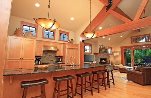 Cle Elum House | EV Charger! HOT TUB! Perfect family getaway in the ❤️ of Suncadia!
