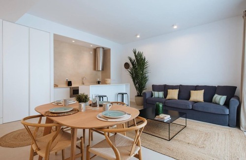 Encarnacion-Regina Apartment | Eva Recommends Castellar 2.2 con piscina