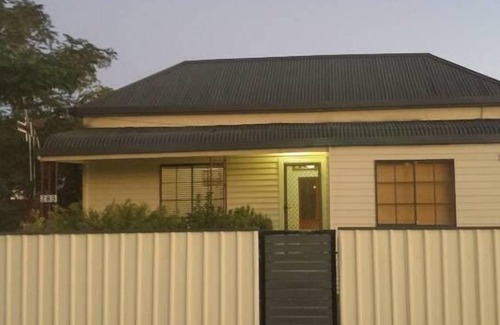 Broken Hill House | Eva's Place- Broken Hill