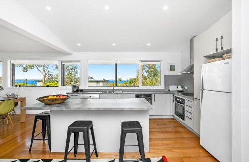 Somers House | Evans Beach Retreat