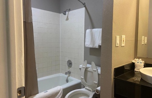 Evanston Hotel | EVANSTON INN at exit 6