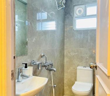 Serilingampally Apartment | Evara Kondapur Retreat Lux 3BR Fully Equipped Apt