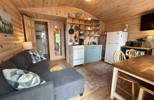 Croftville Cabin | Eve's Place Lakeside Cabin 3