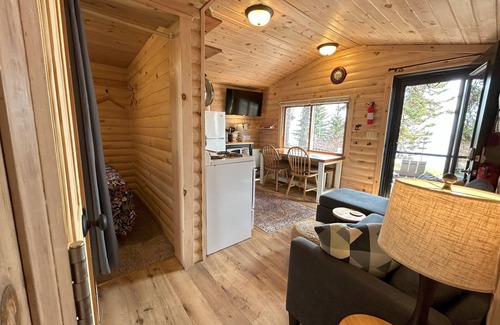 Croftville Cabin | Eve's Place Lakeside Cabin 3