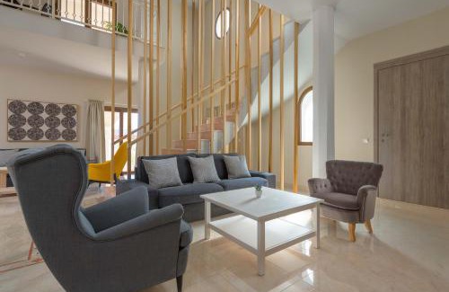 Archangelos Villa | Evelyn Villa
