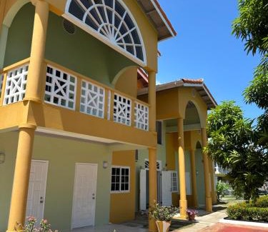 Tower Isle Villa | Evelyn Villa