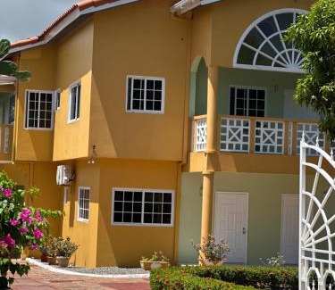 Tower Isle Villa | Evelyn Villa