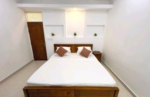 Hulhudhoo House | Everest Lodge