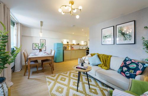 Staple Hill Apartment | Evergreen - 2 Bed Luxury Apartment by Mint Stays