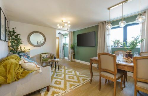 Staple Hill Apartment | Evergreen - 2 Bed Luxury Apartment by Mint Stays