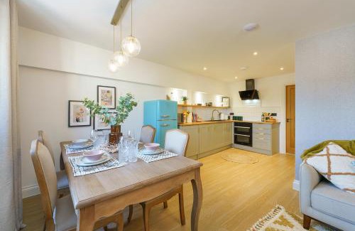 Staple Hill Apartment | Evergreen - 2 Bed Luxury Apartment by Mint Stays