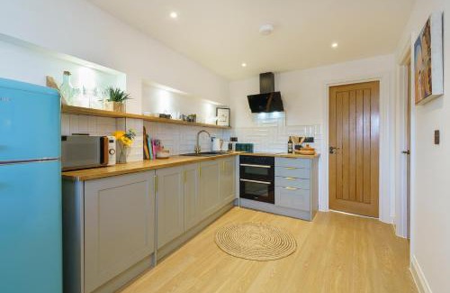 Staple Hill Apartment | Evergreen - 2 Bed Luxury Apartment by Mint Stays