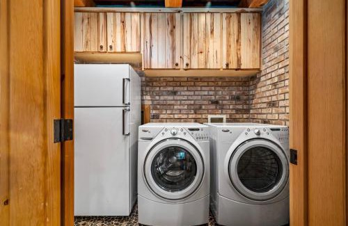 Cold Springs House | Evergreen Escape Lodge