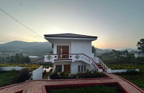 Kotagiri House | Evergreen Glass Inn