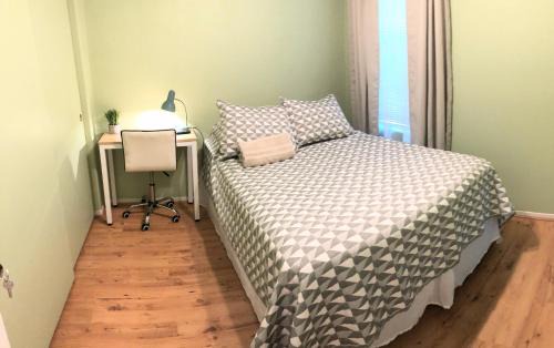 Hemet House | Evergreen Jolly Room with TV