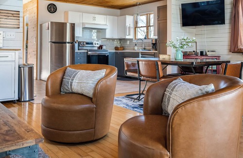 Wardensville House | Evergreen Lake Cottage