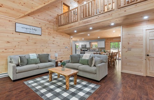 West Oneonta Cabin | Evergreen Lodge Lakefront 6 Br 3Ba Kayaks Fishing!
