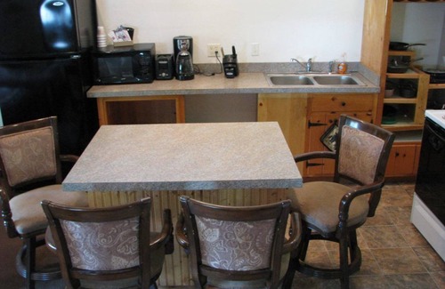Coram Hotel | Evergreen Motel