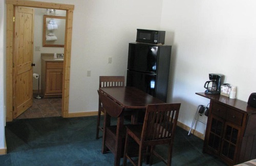 Coram Hotel | Evergreen Motel