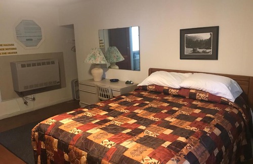 Town of Scriba Hotel | Evergreen Motel