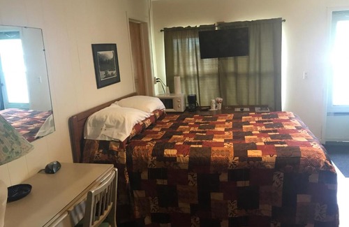 Town of Scriba Hotel | Evergreen Motel