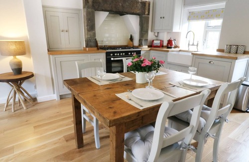 Addingham House | EVERGREEN, pet friendly, with open fire in Addingham