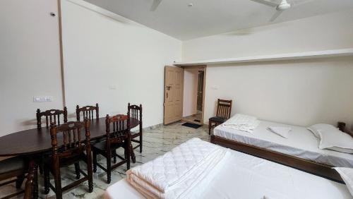 Huliyarahalli House | Evergreen Shola View