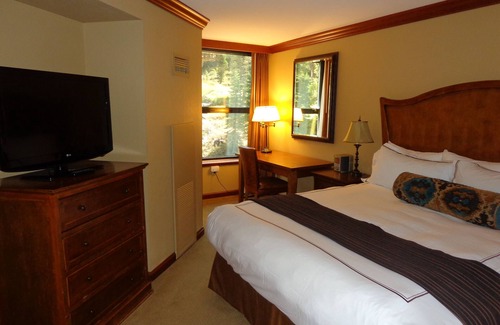 Olympic Valley Apartment | Everline Spa & Resort: Forest View Fireplace Suite