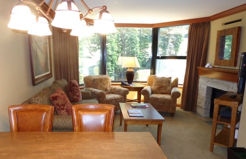 Olympic Valley Apartment | Everline Spa & Resort: Forest View Fireplace Suite