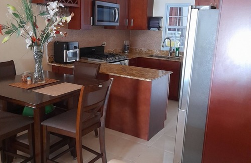 Old Harbour Villa | Evertonbnb 22 - Relaxing 2-Bedroom Villa with Pool