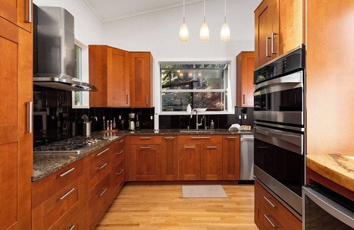 Northwood House | Everwood ~ Hot Tub, Views. Private and Updated Retreat