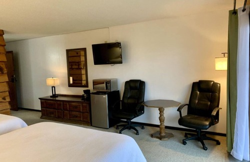 Tomahawk Cabin | Every Room with a Beautiful View of The Wisconsin River *