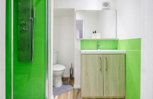 River House | Everything You Need I Super Comfy I Sleeps 7 I WiFi I Parking I 4BDR