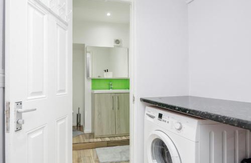 River House | Everything You Need I Super Comfy I Sleeps 7 I WiFi I Parking I 4BDR