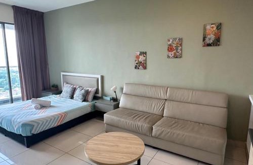 Bangi Sentral Apartment | Evo Green Tea 25 with Netflix