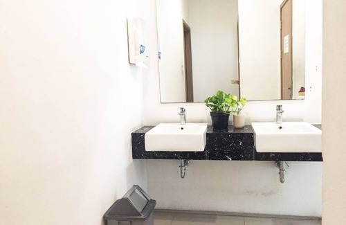 Gubeng Hotel | Evora Hotel