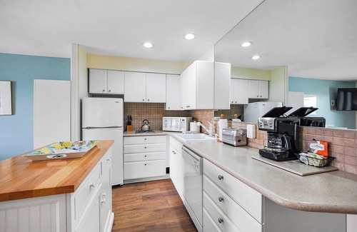 Charlevoix Condo | EWI 103 | Lake Charlevoix Views | Downtown Charlevoix | Pool, Hot Tub, Sauna